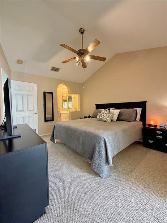 Active With Contract: $246,900 (2 beds, 1 baths, 1190 Square Feet)