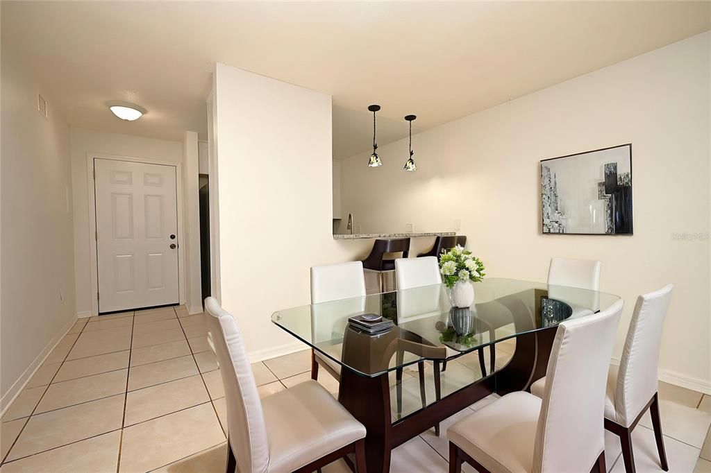 For Rent: $1,160 (2 beds, 1 baths, 840 Square Feet)