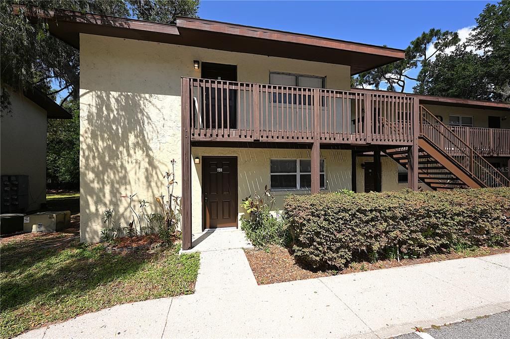 For Rent: $1,160 (2 beds, 1 baths, 840 Square Feet)