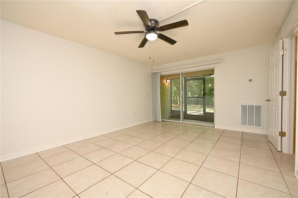 For Rent: $1,160 (2 beds, 1 baths, 840 Square Feet)