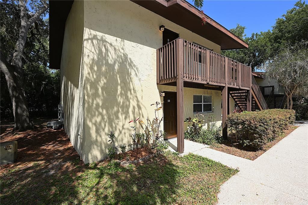 For Rent: $1,160 (2 beds, 1 baths, 840 Square Feet)