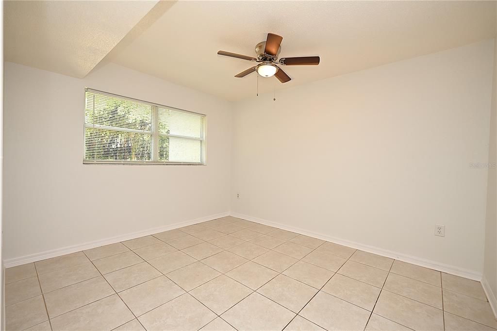 For Rent: $1,160 (2 beds, 1 baths, 840 Square Feet)