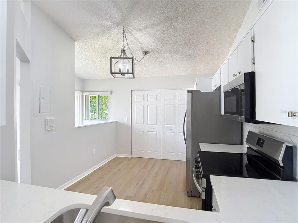 Active With Contract: $134,900 (2 beds, 2 baths, 1123 Square Feet)