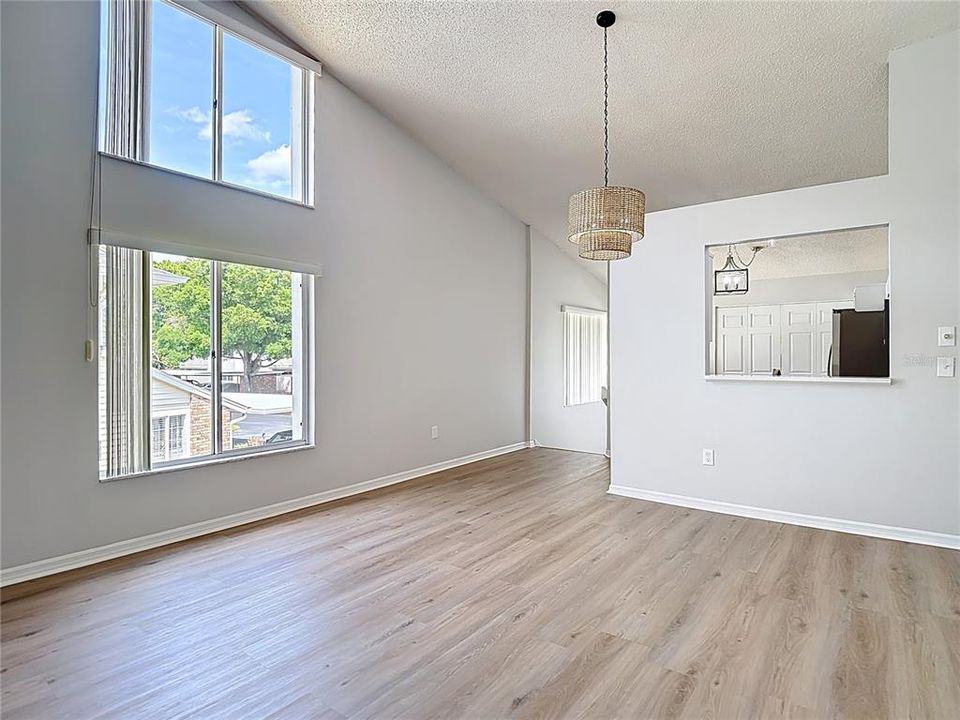 Active With Contract: $134,900 (2 beds, 2 baths, 1123 Square Feet)