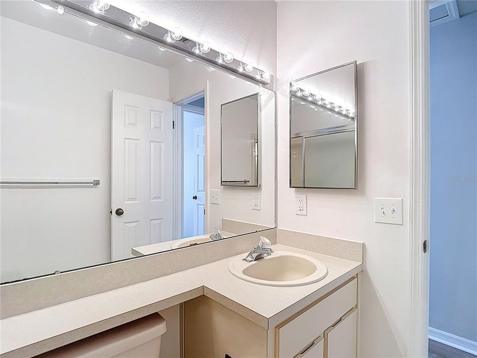 Active With Contract: $134,900 (2 beds, 2 baths, 1123 Square Feet)