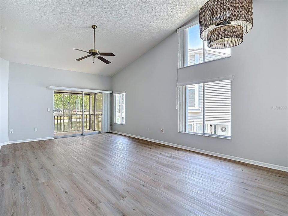 Active With Contract: $134,900 (2 beds, 2 baths, 1123 Square Feet)