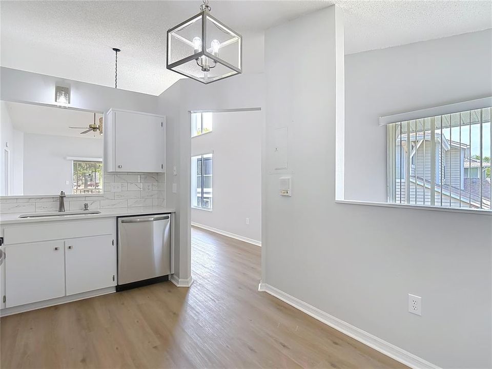 Active With Contract: $134,900 (2 beds, 2 baths, 1123 Square Feet)