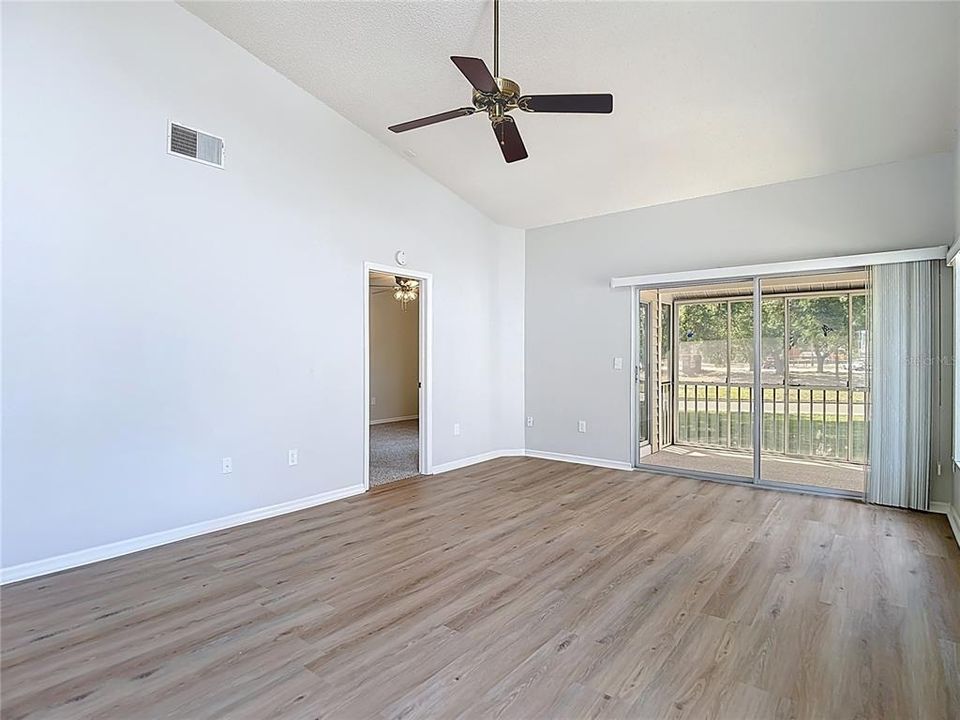 Active With Contract: $134,900 (2 beds, 2 baths, 1123 Square Feet)