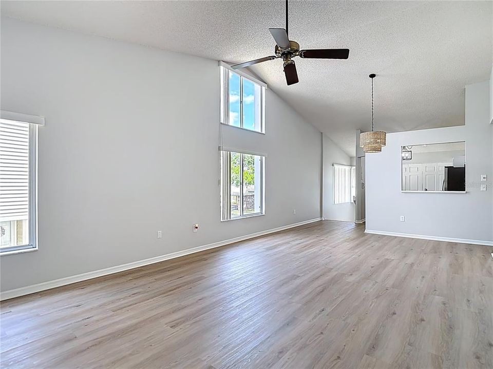 Active With Contract: $134,900 (2 beds, 2 baths, 1123 Square Feet)