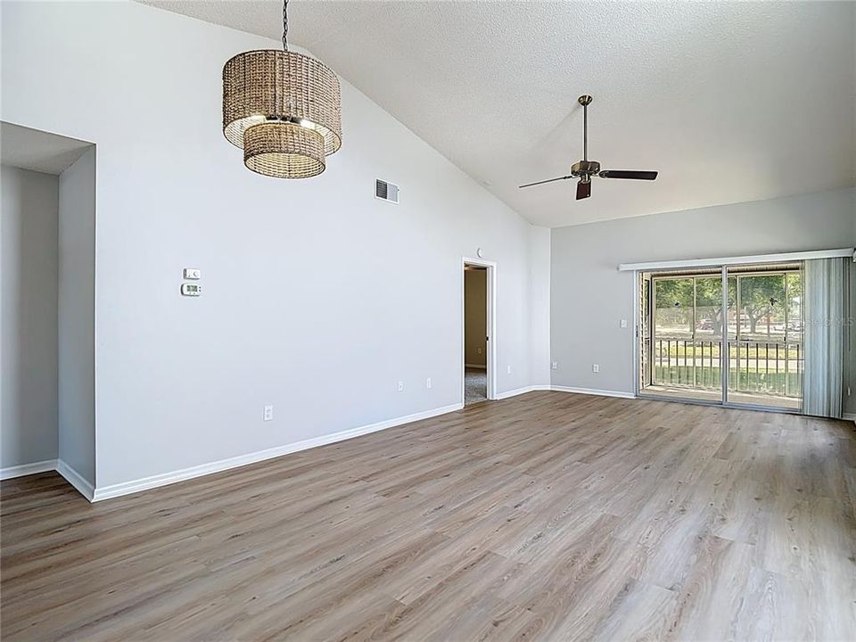 Active With Contract: $134,900 (2 beds, 2 baths, 1123 Square Feet)