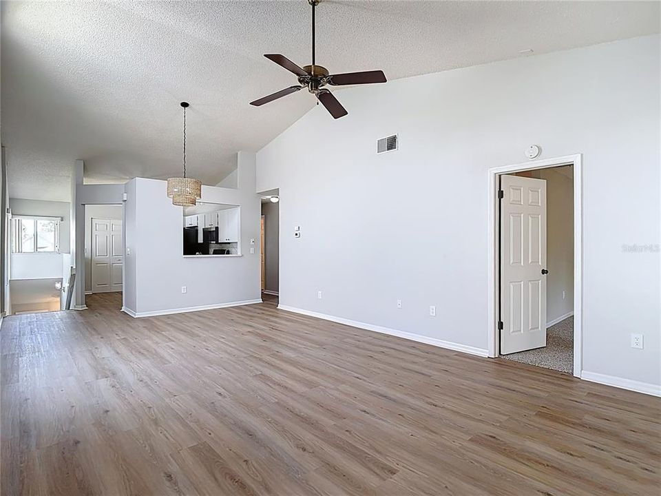 Active With Contract: $134,900 (2 beds, 2 baths, 1123 Square Feet)