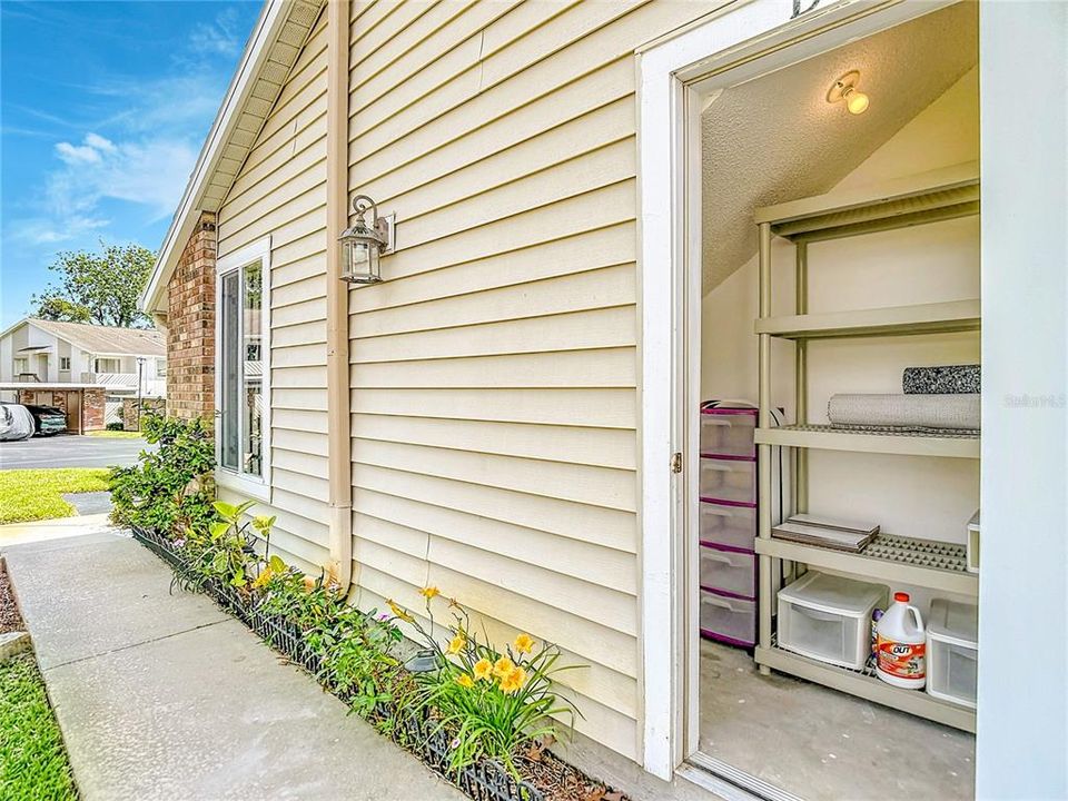Active With Contract: $134,900 (2 beds, 2 baths, 1123 Square Feet)