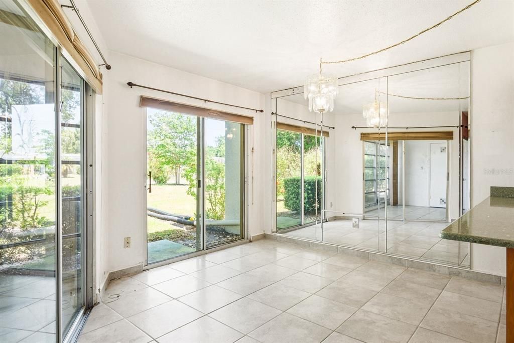 На продажу: $124,900 (2 спален, 2 ванн, 1270 Квадратных фут)
