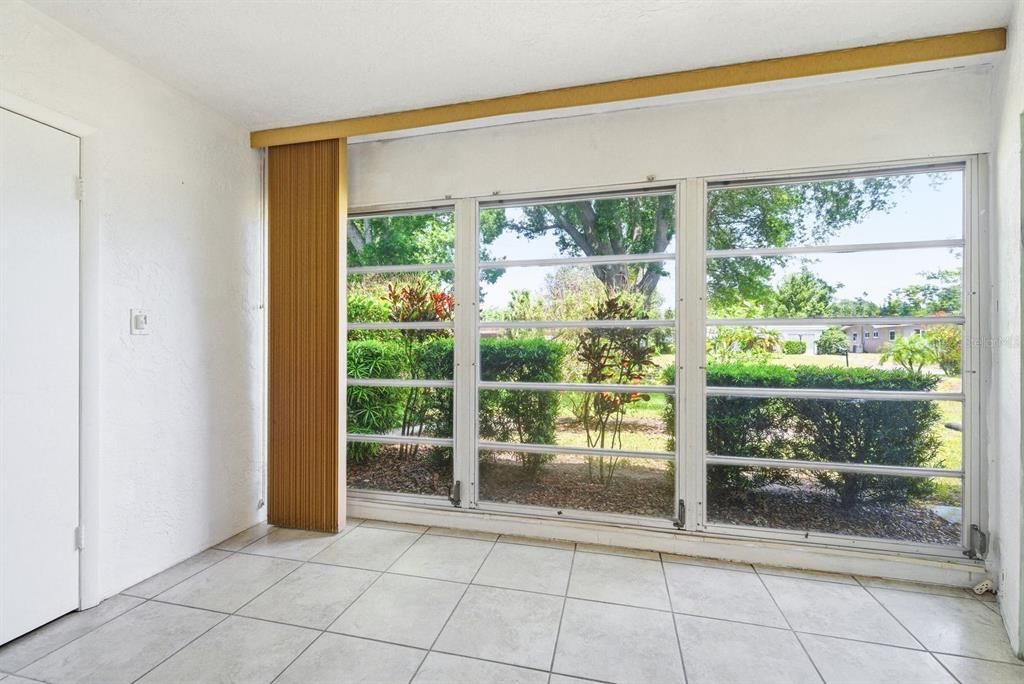 На продажу: $124,900 (2 спален, 2 ванн, 1270 Квадратных фут)