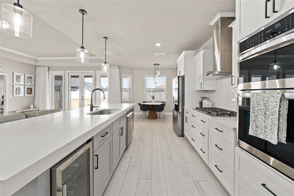 For Rent: $2,950 (4 beds, 3 baths, 2104 Square Feet)