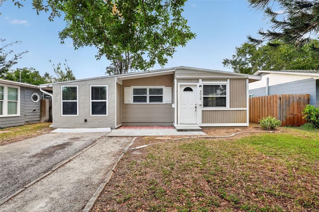 Active With Contract: $299,900 (3 beds, 2 baths, 1176 Square Feet)