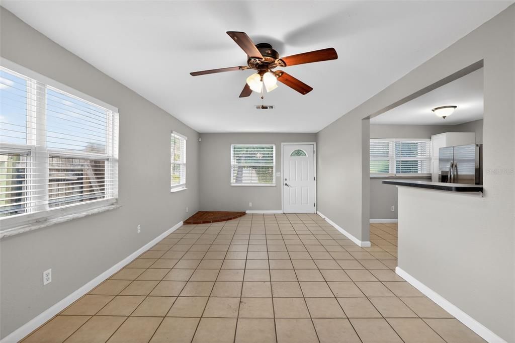 Active With Contract: $299,900 (3 beds, 2 baths, 1176 Square Feet)