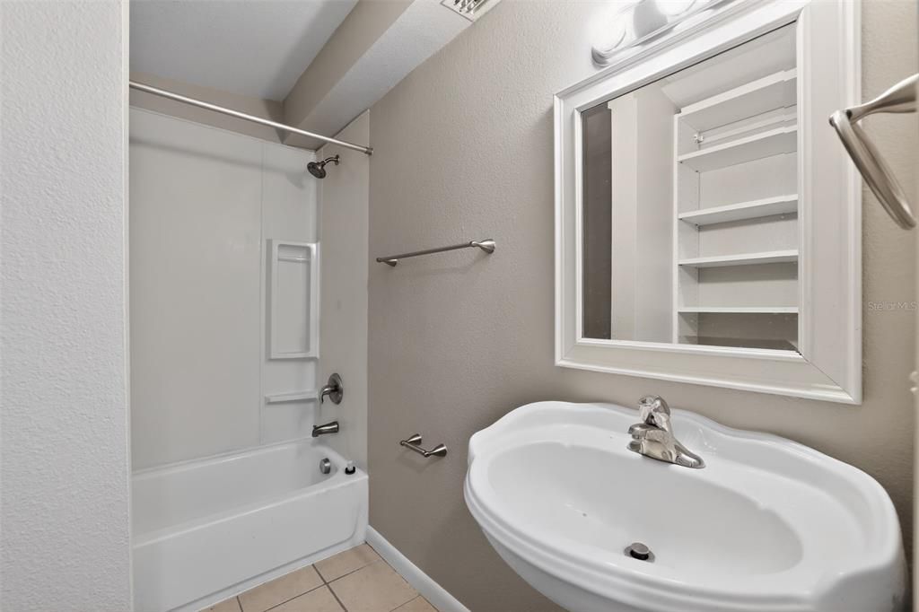 Active With Contract: $299,900 (3 beds, 2 baths, 1176 Square Feet)