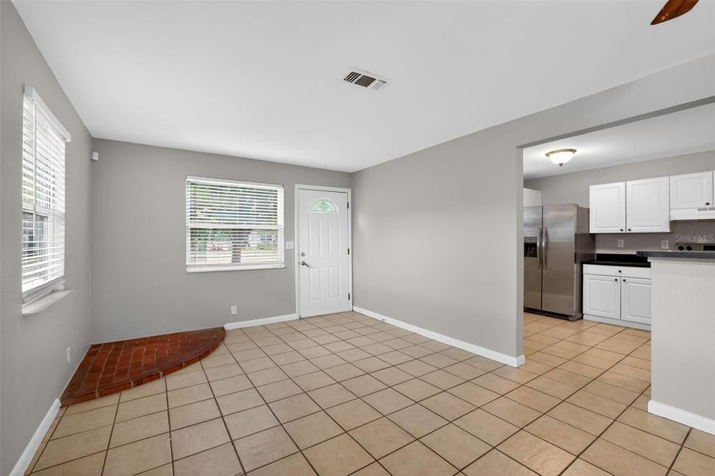 Active With Contract: $299,900 (3 beds, 2 baths, 1176 Square Feet)