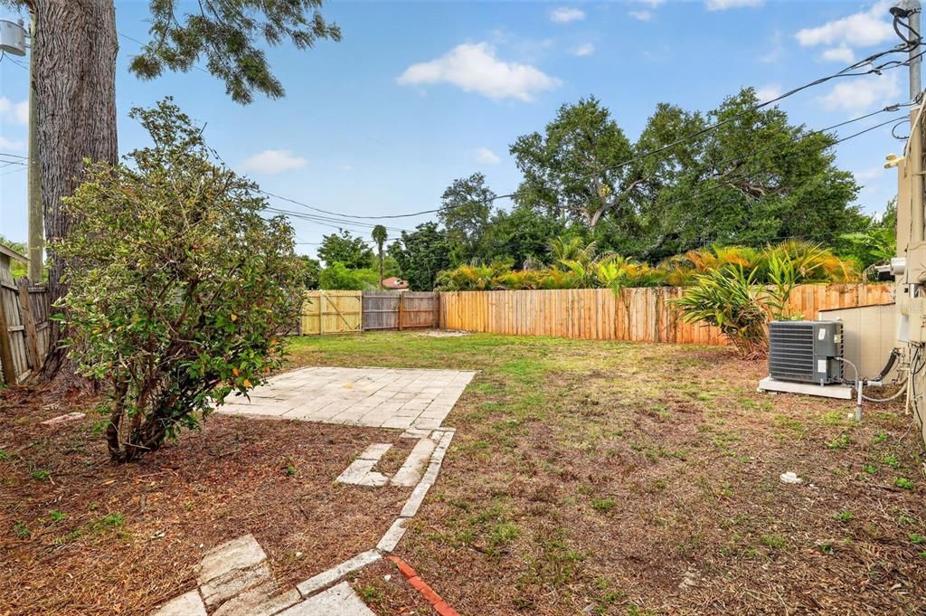 Active With Contract: $299,900 (3 beds, 2 baths, 1176 Square Feet)