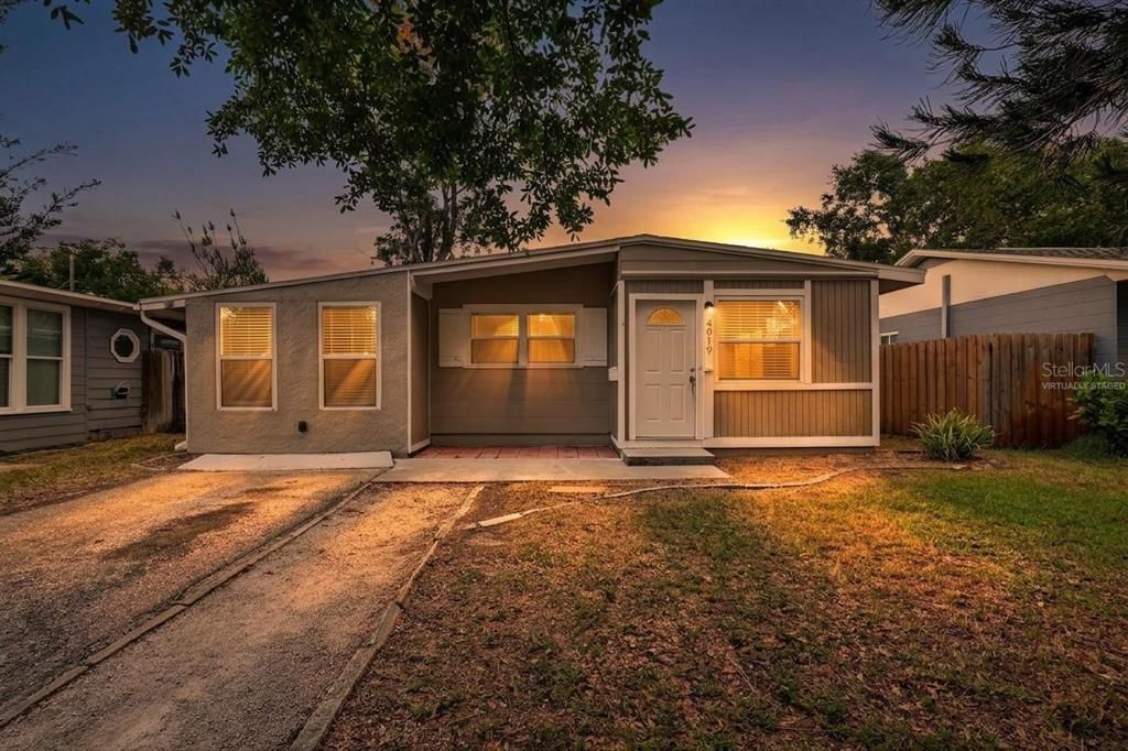 Active With Contract: $299,900 (3 beds, 2 baths, 1176 Square Feet)