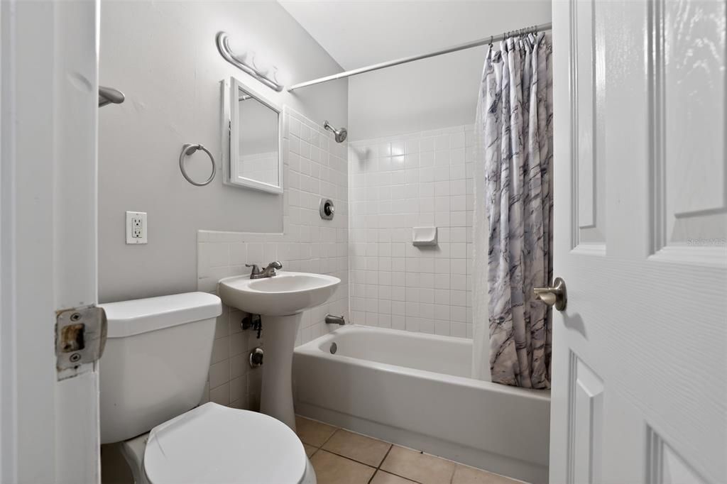 Active With Contract: $299,900 (3 beds, 2 baths, 1176 Square Feet)