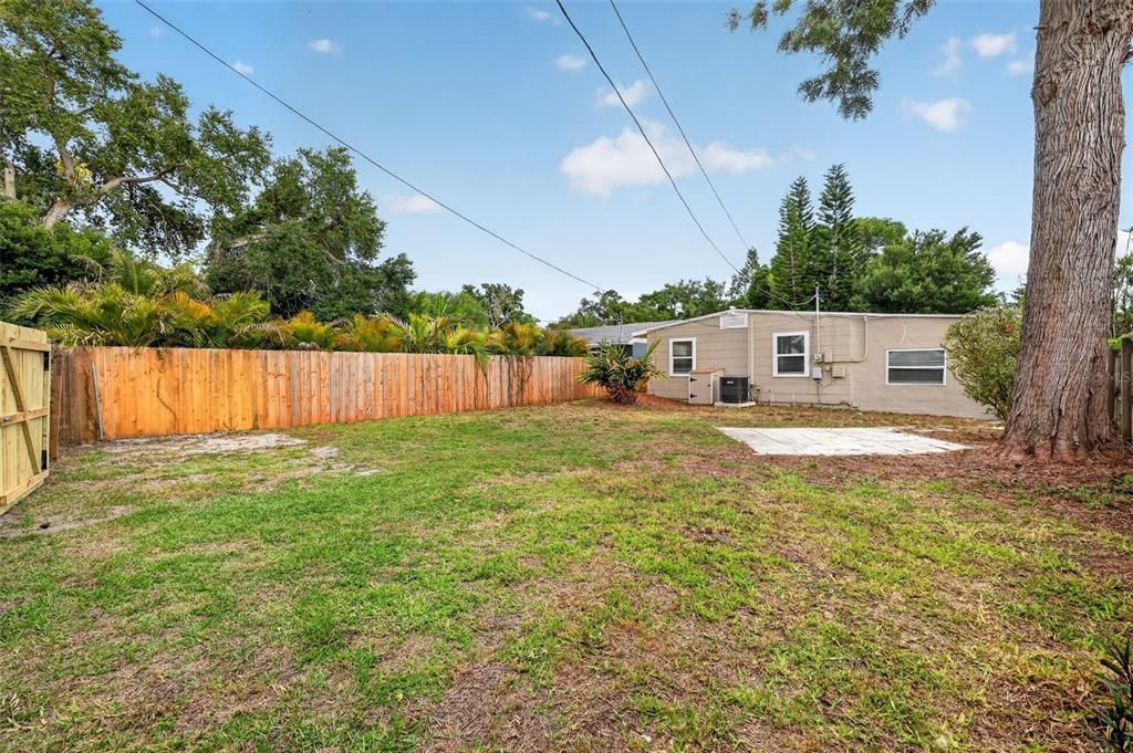 Active With Contract: $299,900 (3 beds, 2 baths, 1176 Square Feet)