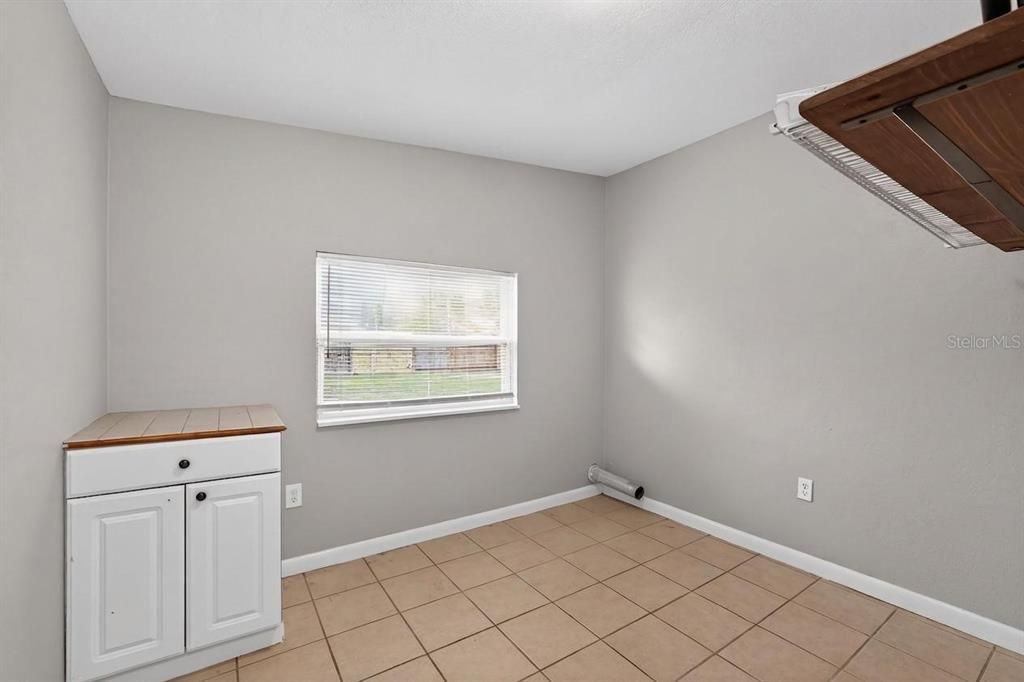 Active With Contract: $299,900 (3 beds, 2 baths, 1176 Square Feet)
