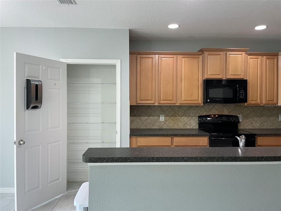 Active With Contract: $2,100 (3 beds, 2 baths, 1690 Square Feet)