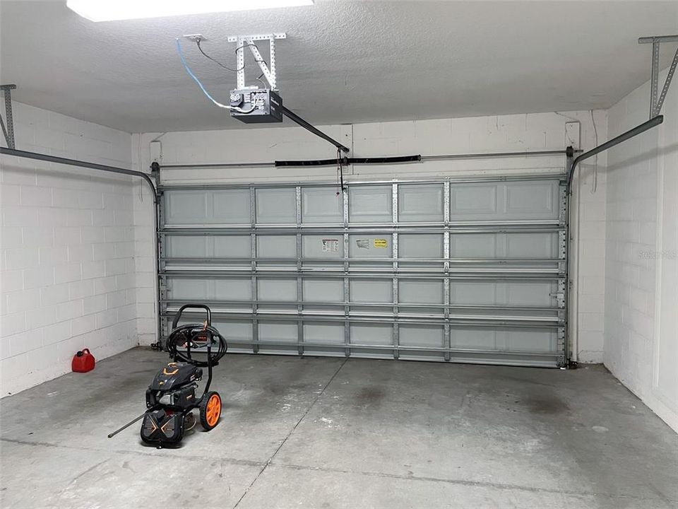 Active With Contract: $2,100 (3 beds, 2 baths, 1690 Square Feet)