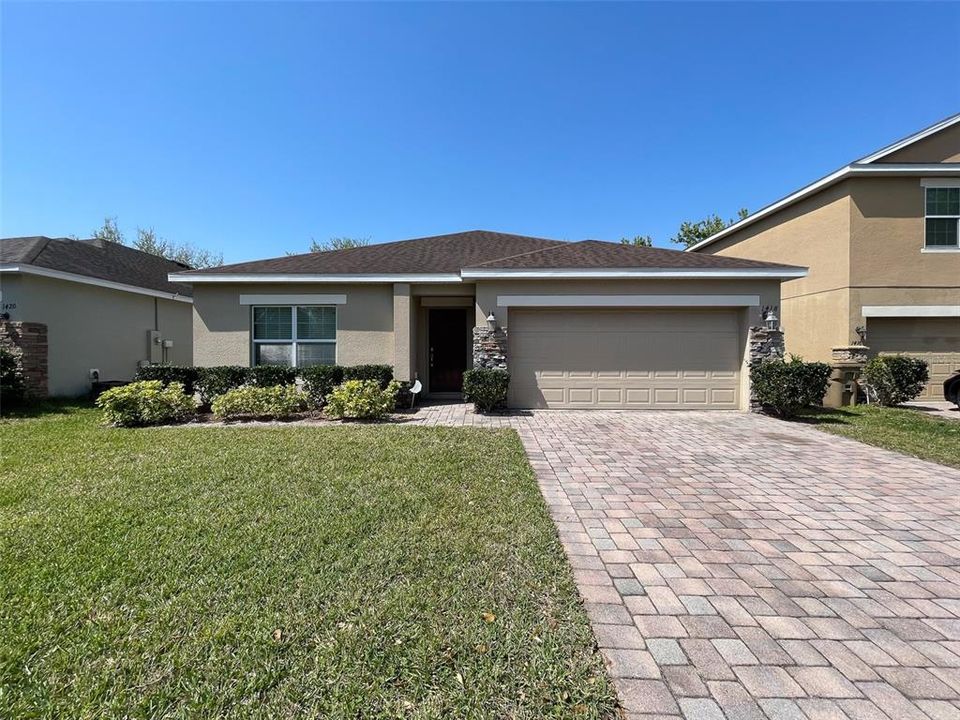 Active With Contract: $2,100 (3 beds, 2 baths, 1690 Square Feet)