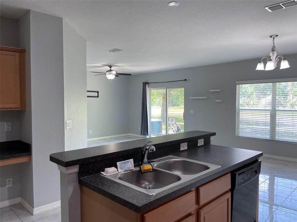 Active With Contract: $2,100 (3 beds, 2 baths, 1690 Square Feet)