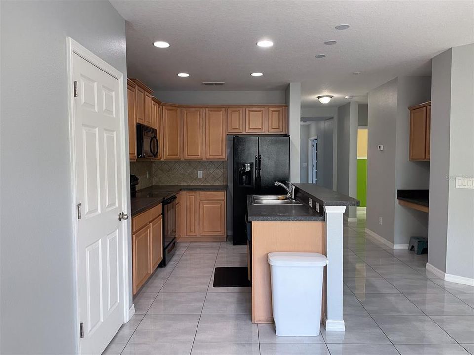 Active With Contract: $2,100 (3 beds, 2 baths, 1690 Square Feet)