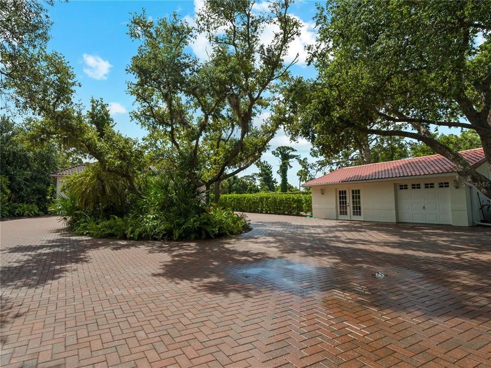En Venta: $1,195,000 (4 camas, 2 baños, 2566 Pies cuadrados)
