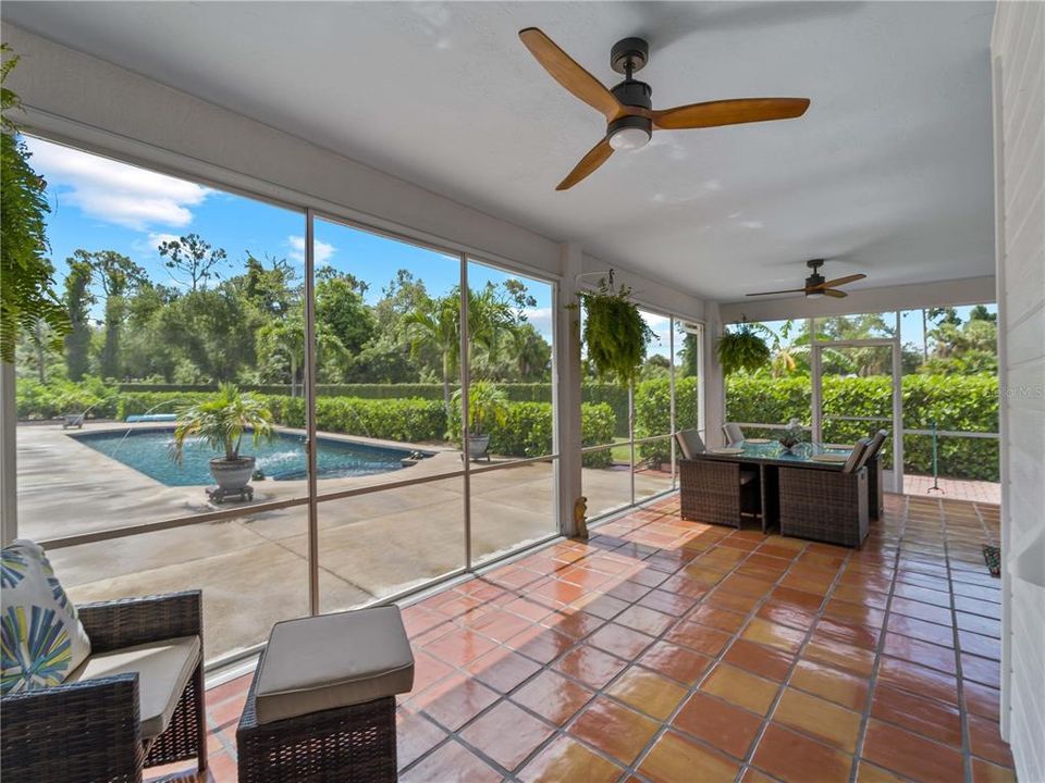 En Venta: $1,195,000 (4 camas, 2 baños, 2566 Pies cuadrados)