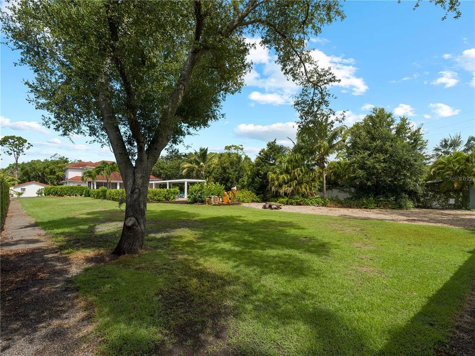 En Venta: $1,195,000 (4 camas, 2 baños, 2566 Pies cuadrados)