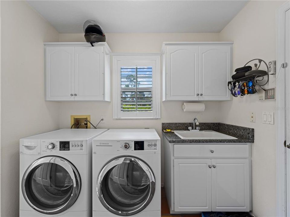 En Venta: $1,195,000 (4 camas, 2 baños, 2566 Pies cuadrados)