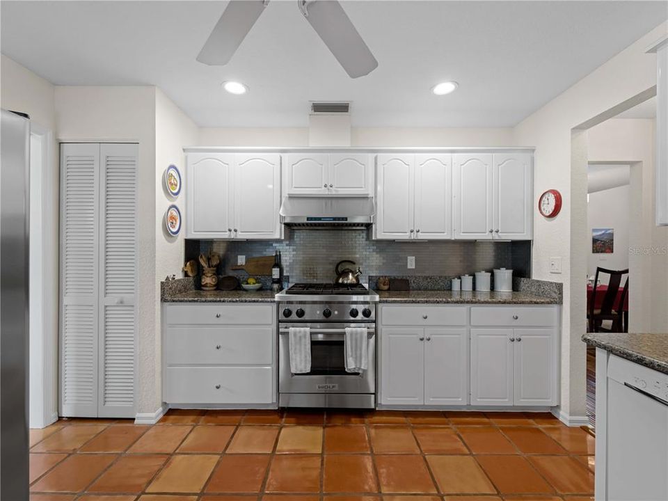 En Venta: $1,195,000 (4 camas, 2 baños, 2566 Pies cuadrados)