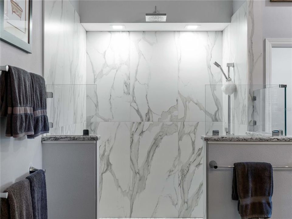En Venta: $1,195,000 (4 camas, 2 baños, 2566 Pies cuadrados)