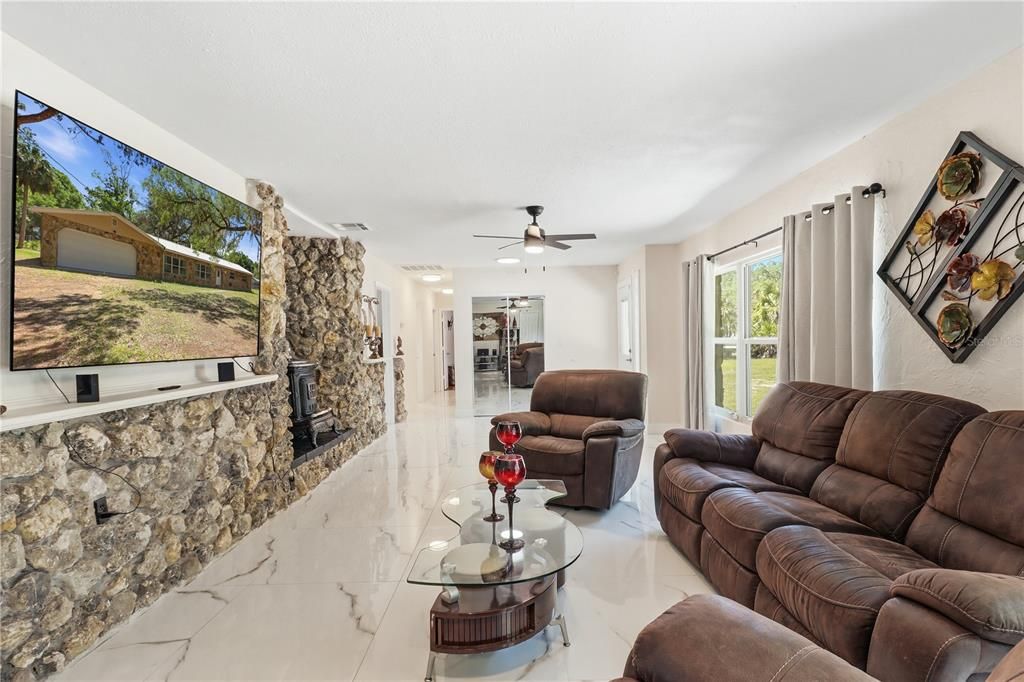 En Venta: $370,000 (3 camas, 3 baños, 1777 Pies cuadrados)