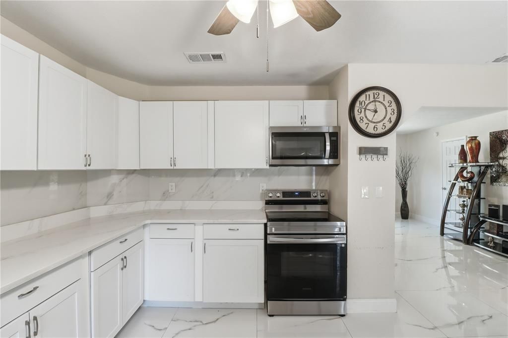 En Venta: $370,000 (3 camas, 3 baños, 1777 Pies cuadrados)