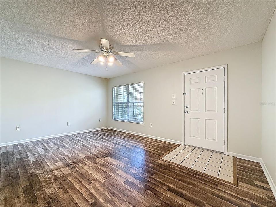 Active With Contract: $135,000 (1 beds, 1 baths, 685 Square Feet)
