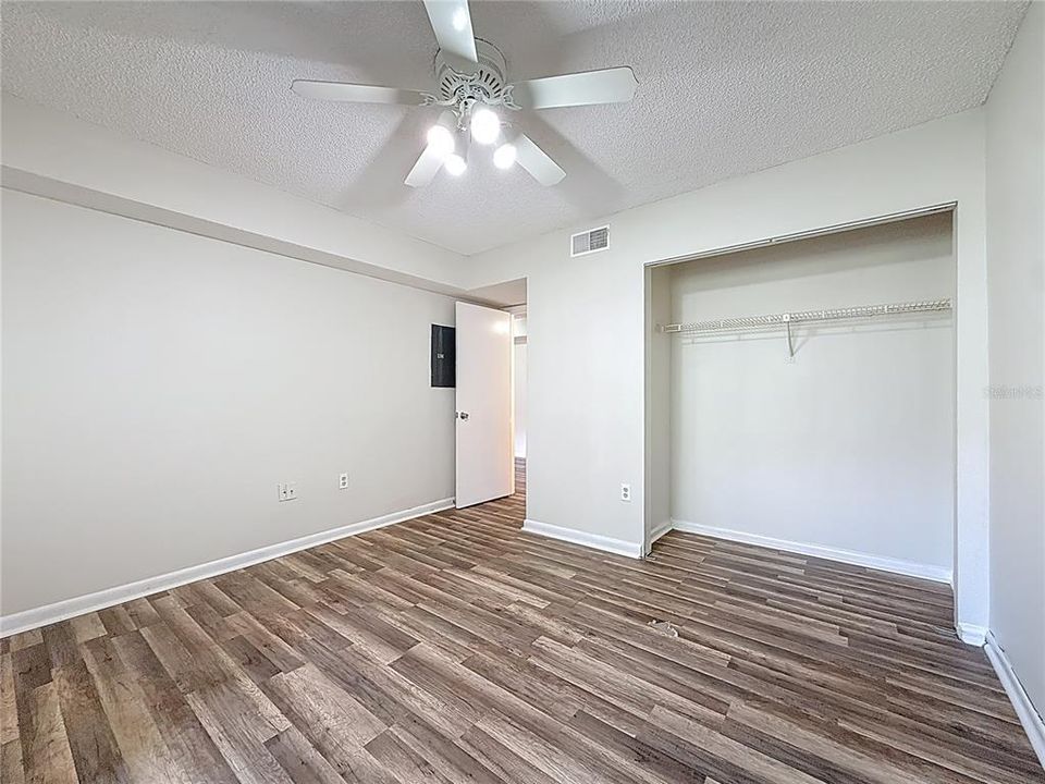 Active With Contract: $135,000 (1 beds, 1 baths, 685 Square Feet)