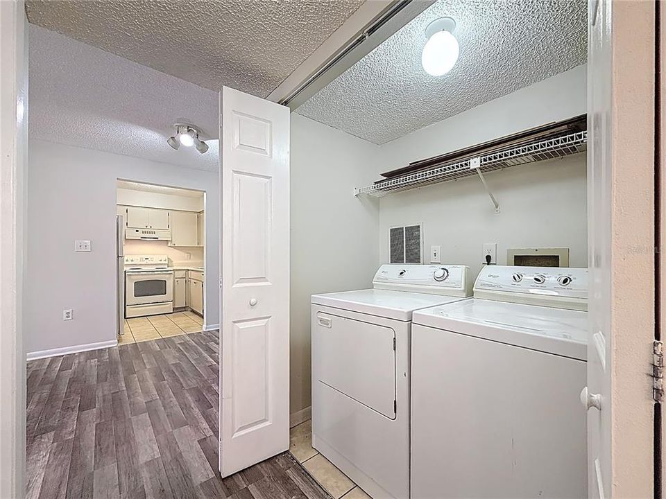 Active With Contract: $135,000 (1 beds, 1 baths, 685 Square Feet)