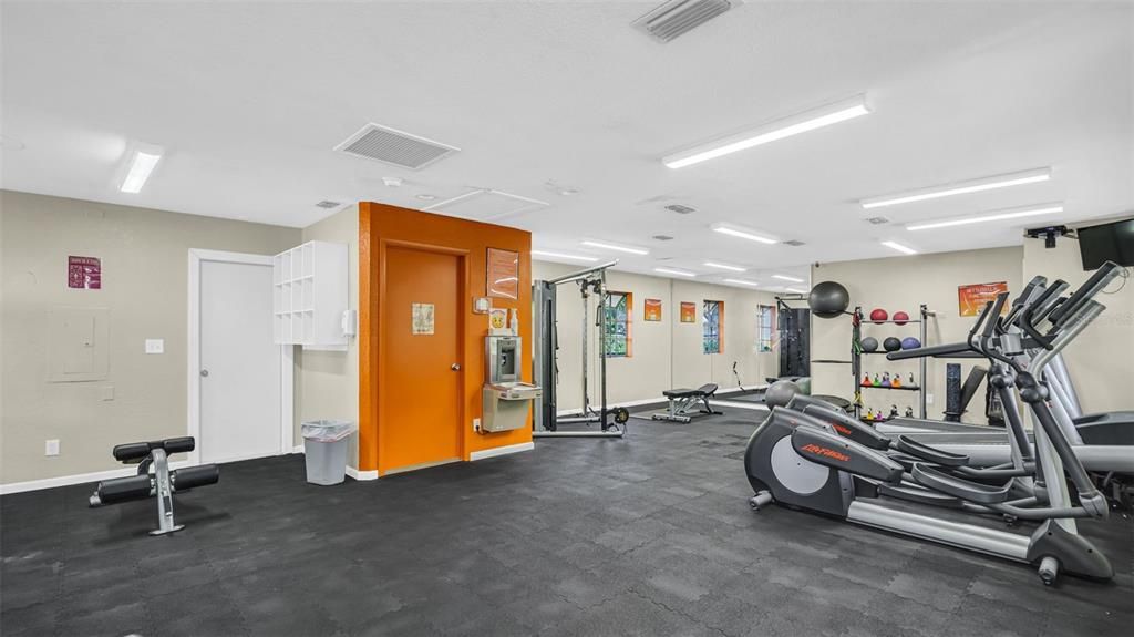 Active With Contract: $135,000 (1 beds, 1 baths, 685 Square Feet)