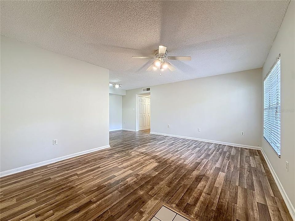 Active With Contract: $135,000 (1 beds, 1 baths, 685 Square Feet)