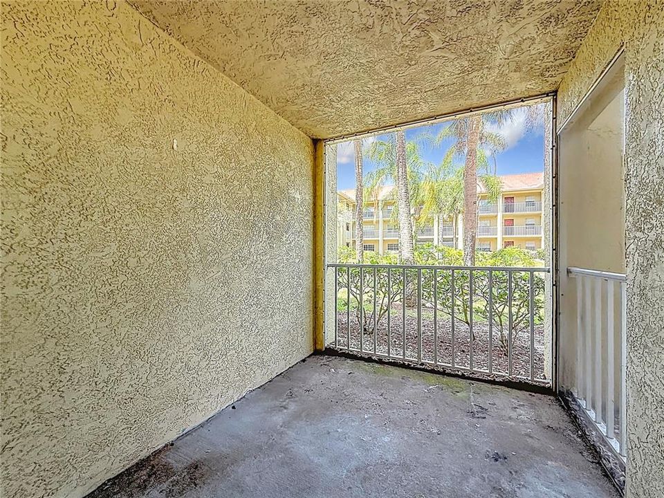Active With Contract: $135,000 (1 beds, 1 baths, 685 Square Feet)