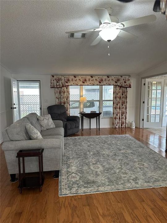 Activo con contrato: $157,500 (2 camas, 2 baños, 1426 Pies cuadrados)
