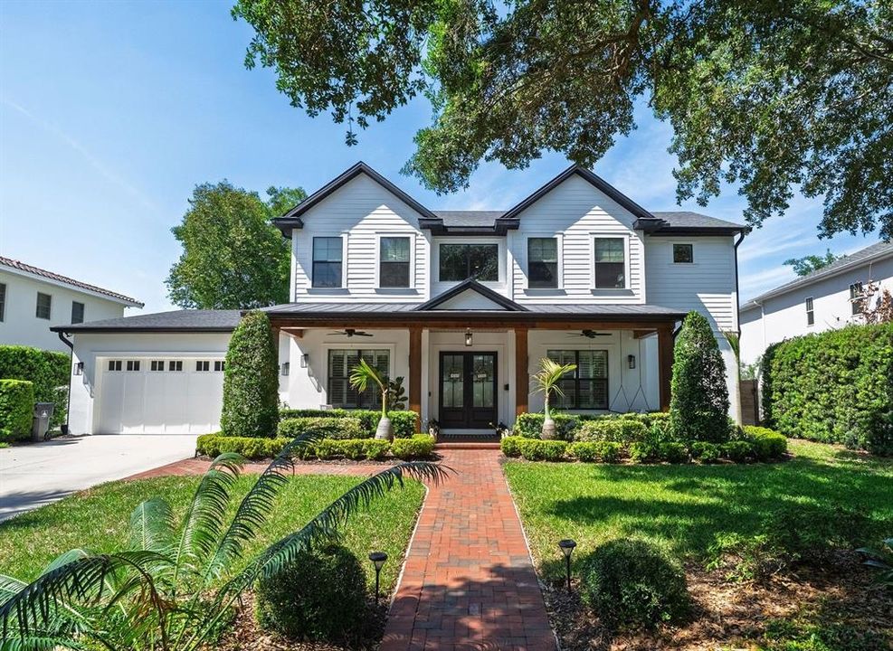 Vendido Recientemente: $2,149,000 (4 camas, 3 baños, 3712 Pies cuadrados)