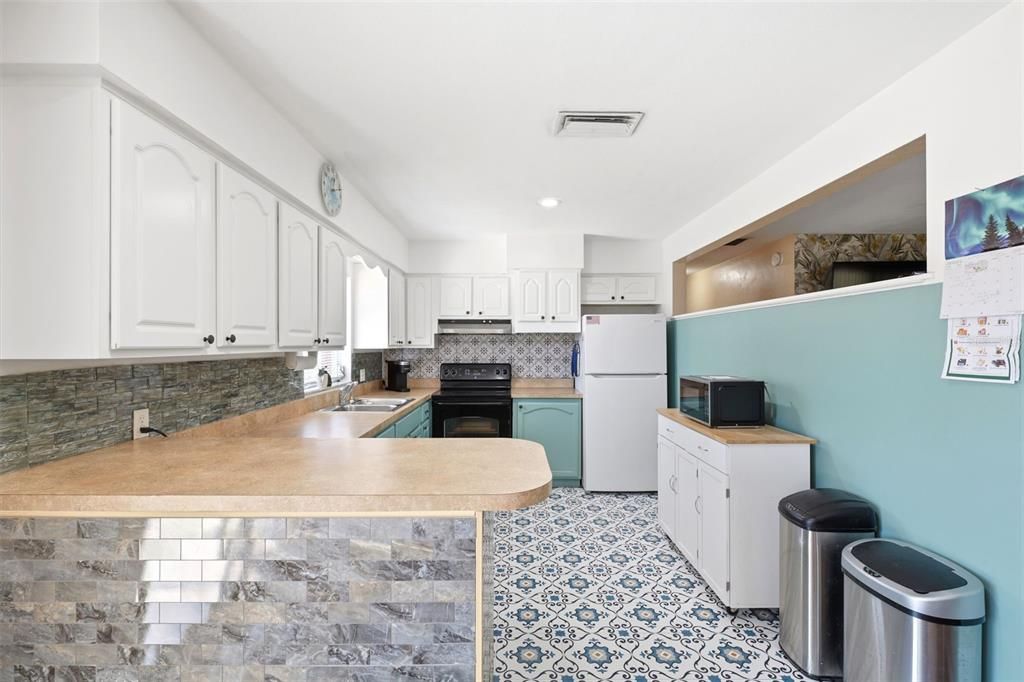 En Venta: $190,000 (3 camas, 2 baños, 1625 Pies cuadrados)